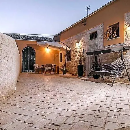 Abbraccio Del Carrubo 4* Scicli