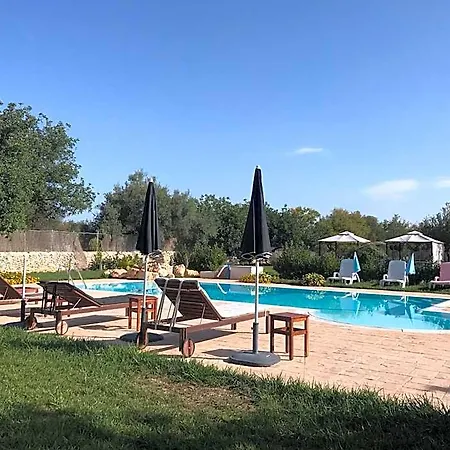 Abbraccio Del Carrubo Scicli